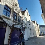 B&B Number 11 Exclusive Guesthouse